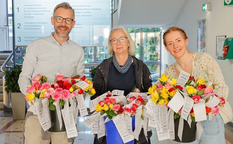 Rosenaktion zum 'Tag der Arbeitslosen'