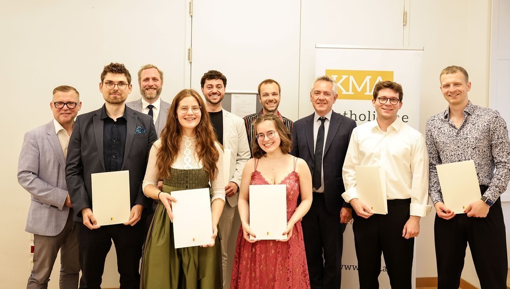 Katholische Medien Akademie graduierte Jungjournalisten