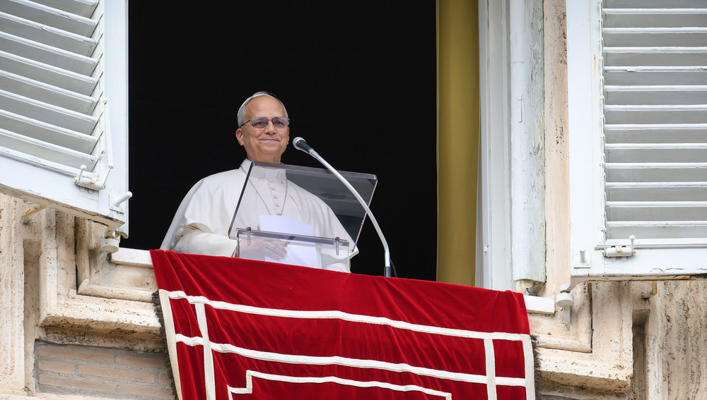 Papst Leo XIV. beim Angelusgebet am Fenster des Apostolischen Palastes