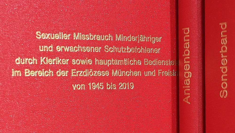 Gutachten der Münchner Rechtsanwaltskanzlei Westpfahl Spilker Wastl zu Fällen von sexuellem Missbrauch im Erzbistum München und Freising am 20. Januar 2022 bei der Vorstellung in München