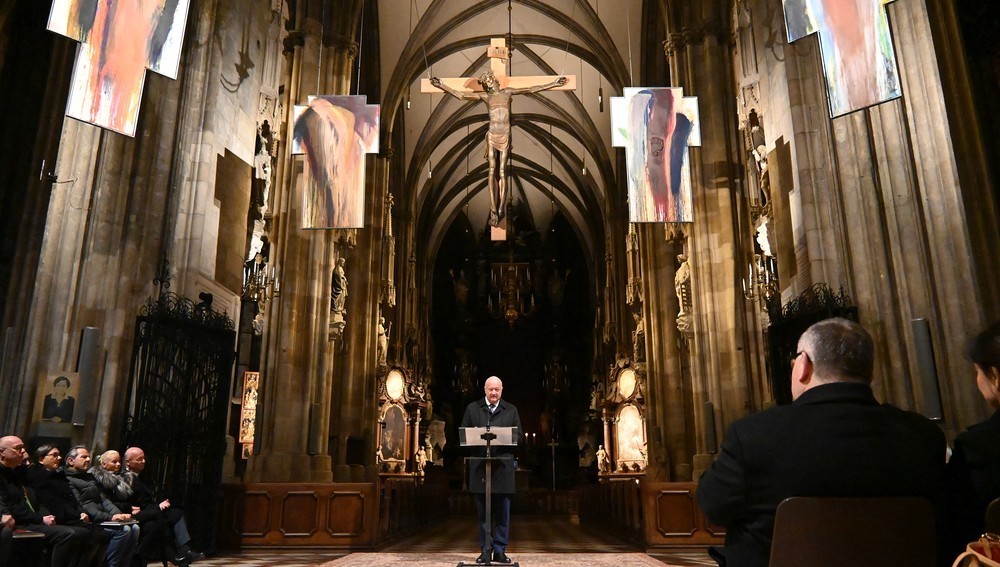Bundeskanzler Stocker eröffnet Rainer-Ausstellung