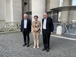v.l.: Erzbischof Franz Lackner, Prof. Klara Czisar, Kardinal Christoph Schönborn
